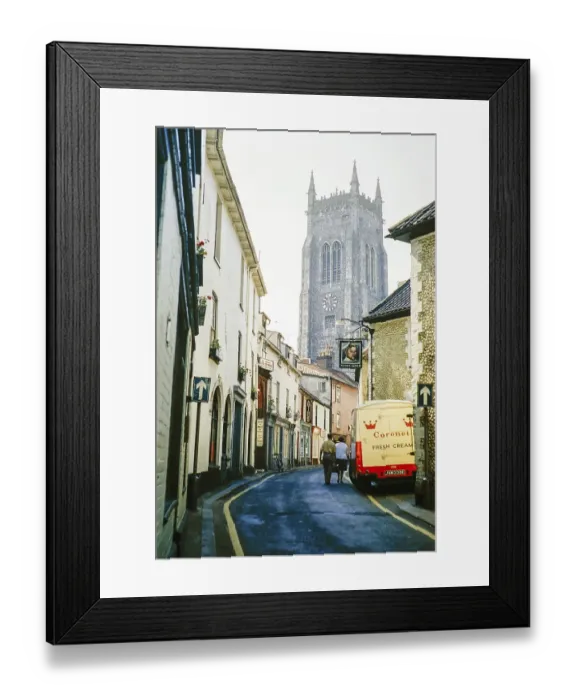 Framed Print : Blick auf die Kirche in der High Street, Cromer, Norfolk, England, UK, 1969 Framed Print : Blick auf die Kirche in der High Street, Cromer, Norfolk, England, UK, 1969