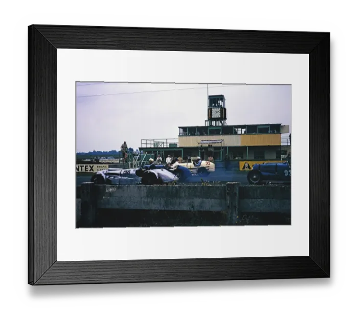 Framed Print : Autorennen auf der Goodwood-Rennstrecke, Chichester, West Sussex, England, UK August 1963
