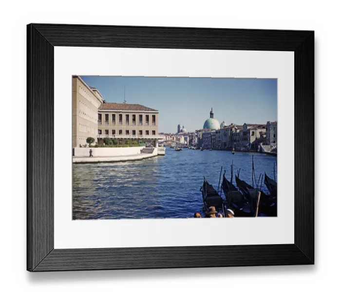 Framed Print : Historische und moderne Gebaeude am Canal Grande, Canal Grande, Venedig, Italien, 1959 Kuppel der Kirche Basilica di Santa Maria della Salute