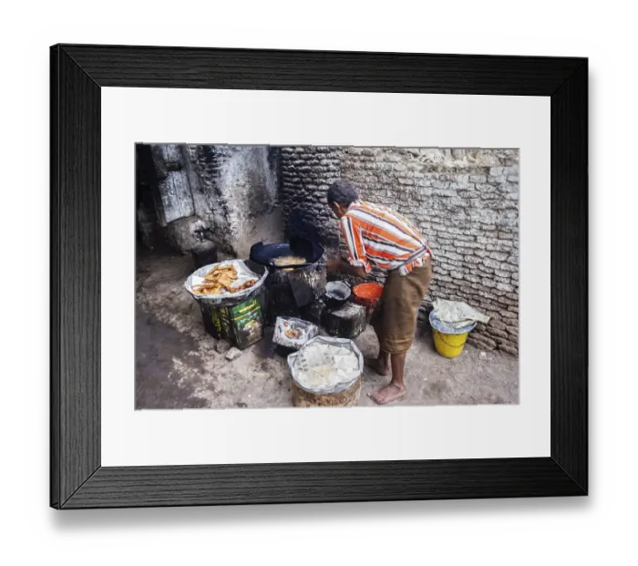 Framed Print : Traders preparing snacks in a dark alley in Zebid, Zabid, Yemen 1998 UNESCO World Heritage Site