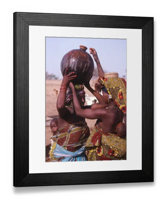 Framed Print : Life in the Sahel region of northern Nigeria, west Africa, early 1980s - women carrying water Framed Print : Life in the Sahel region of northern Nigeria, west Africa, early 1980s - women carrying water