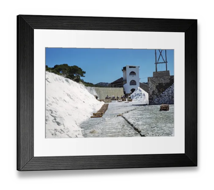Framed Print : Arbeiter in der Salzproduktion, Salinera de Sa Canal, Ibiza, Balearen, Spanien in den 1950er Jahren Framed Print : Arbeiter in der Salzproduktion, Salinera de Sa Canal, Ibiza, Balearen, Spanien in den 1950er Jahren