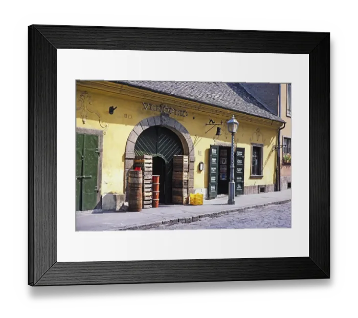 Framed Print : Venoecio bar restaurant pub in historischem Gebaeude, Budapest, Ungarn 1979