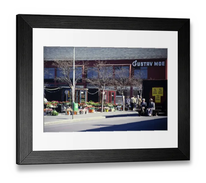 Framed Print : Gustav-Moe-Gebaeude, erbaut 1949, entworfen von Architekt Knut Knutsen, Bodo, Norwegen, Foto 1980 Framed Print : Gustav-Moe-Gebaeude, erbaut 1949, entworfen von Architekt Knut Knutsen, Bodo, Norwegen, Foto 1980