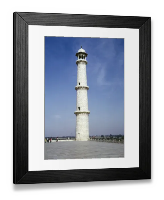 Framed Print : Weisser Minarettturm auf dem Gelaende des Taj Mahal, Agra, Indien, 1964