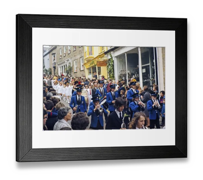 Framed Print : Flora Day, Pelztanz, Prozessionstanz fuer Kinder, Helston, Cornwall, England, UK 1973
