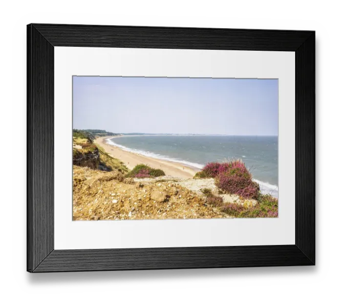 Framed Print : Blick auf Strand und Kueste von der Klippe in Dunwich Heath, Suffolk, England, Uk Juli 1976 Framed Print : Blick auf Strand und Kueste von der Klippe in Dunwich Heath, Suffolk, England, Uk Juli 1976