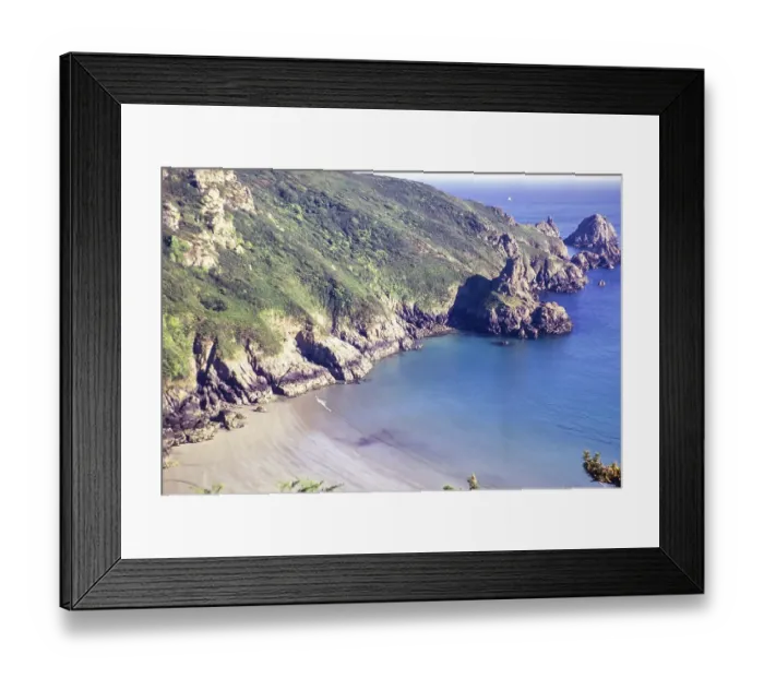 Framed Print : Klippen in der Bucht Petit Bot und Strand, Strand Guernsey, Kanalinsel, Grossbritannien, Juni 1974 Framed Print : Klippen in der Bucht Petit Bot und Strand, Strand Guernsey, Kanalinsel, Grossbritannien, Juni 1974