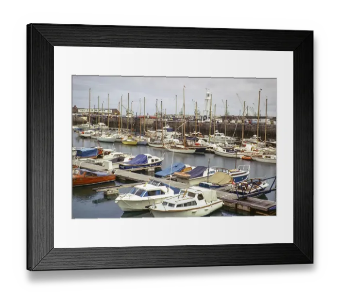 Framed Print : Boote am Liegeplatz im Hafen, St. Peter Port, Guernsey, Kanalinseln, Grossbritannien, Juni 1974, Europe