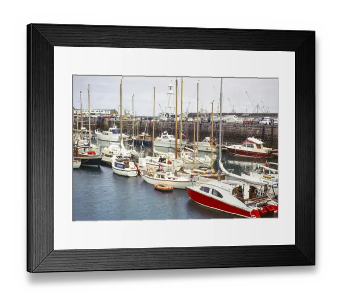 Framed Print : Boote am Liegeplatz im Hafen, St. Peter Port, Guernsey, Kanalinseln, Grossbritannien, Juni 1974, Europe Framed Print : Boote am Liegeplatz im Hafen, St. Peter Port, Guernsey, Kanalinseln, Grossbritannien, Juni 1974, Europe