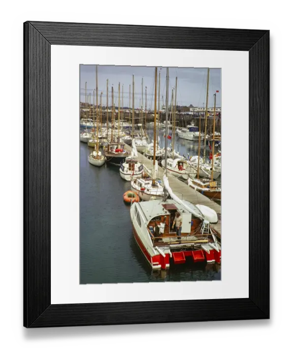Framed Print : Boote am Liegeplatz im Hafen, St. Peter Port, Guernsey, Kanalinseln, Grossbritannien, Juni 1974, Europe Framed Print : Boote am Liegeplatz im Hafen, St. Peter Port, Guernsey, Kanalinseln, Grossbritannien, Juni 1974, Europe