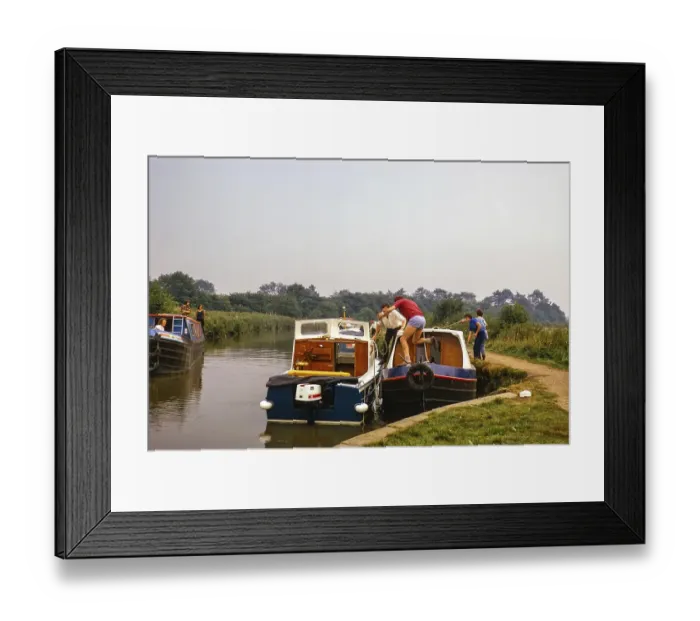 Framed Print : Boote auf dem Grand Union Canal, Foxton Locks, Leicestershire, England, UK August 1973