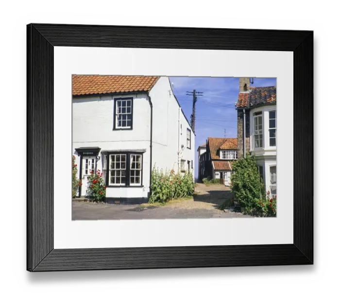Framed Print : Huebsche historische Cottages an der Kueste, Southwold, Suffolk, England, Vereinigtes Koenigreich Juli 1971