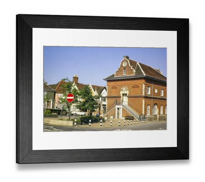 Framed Print : Historische Gebaeude und die Shire Hall, Market Hill, Woodbridge, Suffolk, Juli 1972