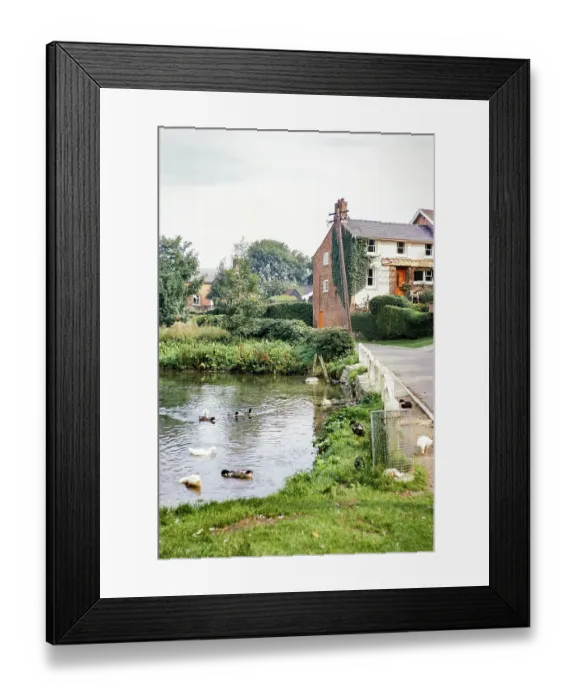 Framed Print : Dorfteich und Haeuser, Little Cawthorpe, in der Naehe von Legbourne, Lincolnshire, England, Uk 1969
