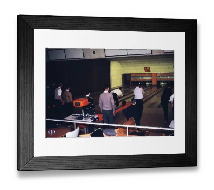 Framed Print : Ten-Pin-Bowling fuer Maenner, England, UK 1962