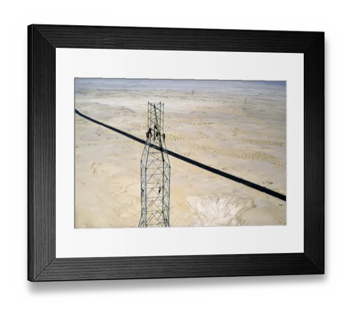 Framed Print : Oil industry in the Ras Tanura region, Saudi Arabia, 1979 Men building a drilling rig in the desert, Asia Framed Print : Oil industry in the Ras Tanura region, Saudi Arabia, 1979 Men building a drilling rig in the desert, Asia