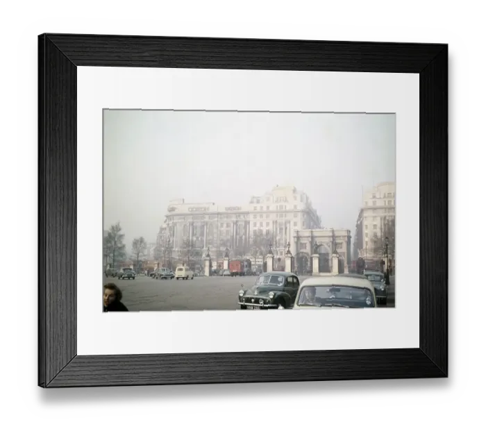 Framed Print : Traffic on the street in front of the Marble Arche Tor tor and the Odeon cinema, London, England, UK December 1959 Framed Print : Traffic on the street in front of the Marble Arche Tor tor and the Odeon cinema, London, England, UK December 1959