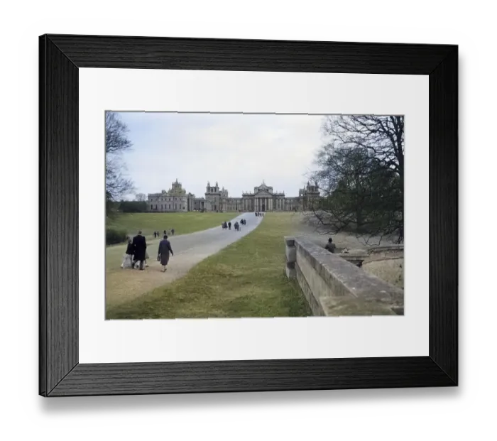 Framed Print : Walkers on the driveway to Blenheim Castle, Woodstock, Oxfordshire, England, UK 1956