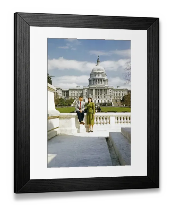 Framed Print : Elegantly dressed man and woman, United States Capitol Building, Washington D.C, USA around 1953