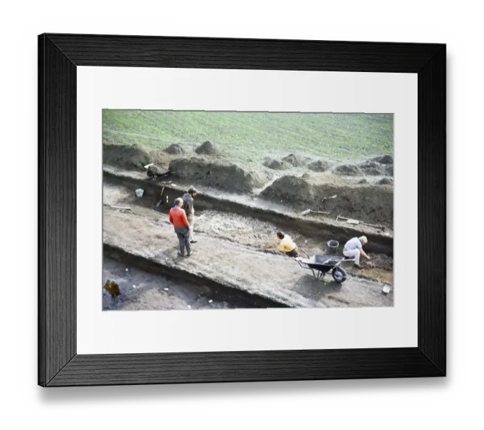 Framed Print : Archaeological excavation of a Neolithic causewayed enclosure, Great Wilbrahim, Cambridgeshire, England, UK 1976