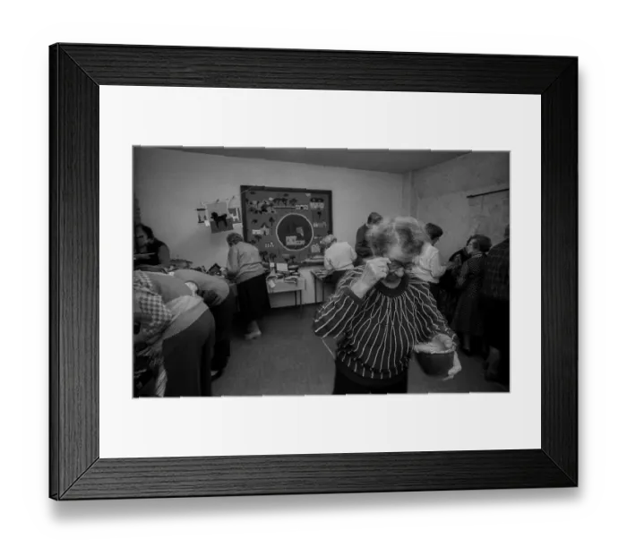 Framed Print : Germany, Berlin, 21.12.1991, Christmas party in the Protestant parish in Kaulsdorf, presents made in the deaconry are inspected, Europe