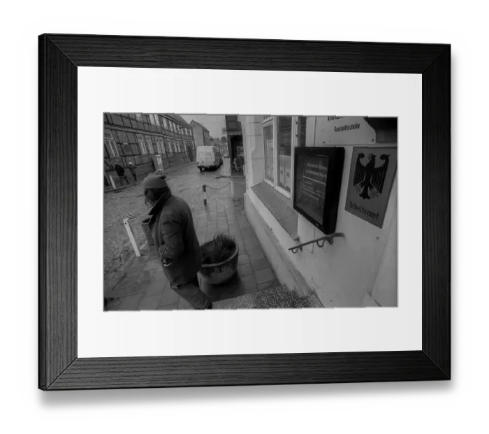 Framed Print : Germany, Sternberg, 12.01.1992, Citizen in Sternberg / Mecklenburg, Labour Office, Europe Framed Print : Germany, Sternberg, 12.01.1992, Citizen in Sternberg / Mecklenburg, Labour Office, Europe