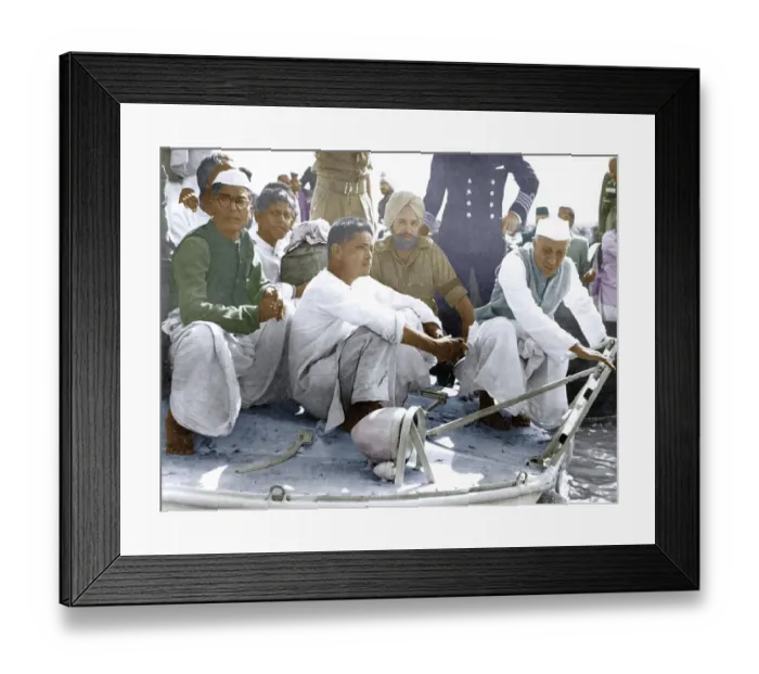 Framed Print : Jawaharlal Nehru, Devdas Gandhi Ramdas Gandhi, holding urn, Uttar Pradesh, India, Asia, February 12, 1948, Asia Framed Print : Jawaharlal Nehru, Devdas Gandhi Ramdas Gandhi, holding urn, Uttar Pradesh, India, Asia, February 12, 1948, Asia