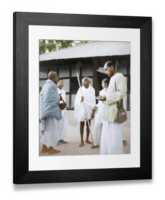 Framed Print : Mahatma Gandhi meeting people after Hindu Muslim riots, East Bengal, India, Asia, January 1947, Asia Framed Print : Mahatma Gandhi meeting people after Hindu Muslim riots, East Bengal, India, Asia, January 1947, Asia
