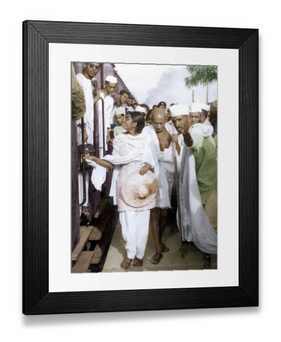 Framed Print : Mahatma Gandhi on platform, Delhi, India, Asia, March 1947, Asia