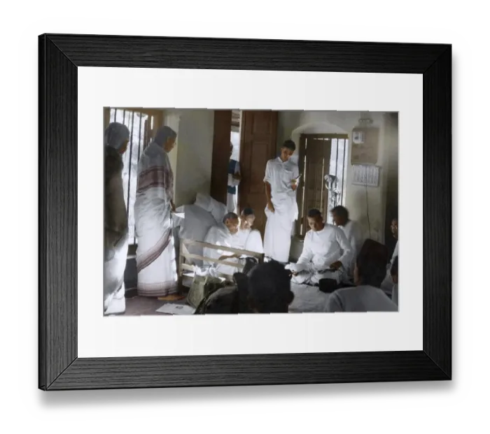 Framed Print : Mahatma Gandhi meeting people Khadi, Calcutta, west Bengal, India, Asia, November 1946, Asia