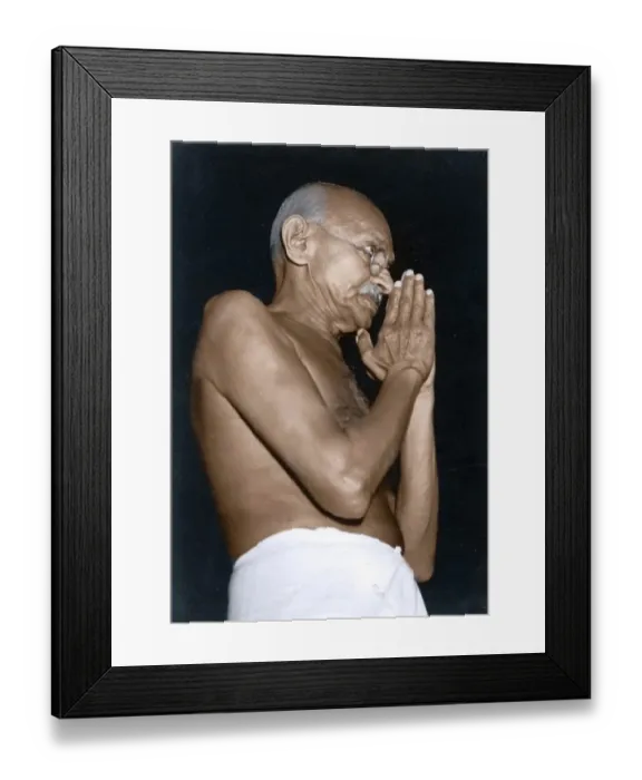 Framed Print : Mahatma Gandhi with folded hands, Mumbai, Maharashtra, India, Asia, March 1946, Asia