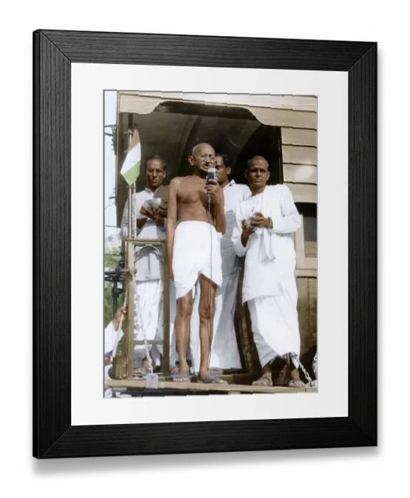 Framed Print : Mahatma Gandhi speaking from railway coach near Madurai, Tamil Nadu, India, Asia, February 2, 1946, Asia Framed Print : Mahatma Gandhi speaking from railway coach near Madurai, Tamil Nadu, India, Asia, February 2, 1946, Asia