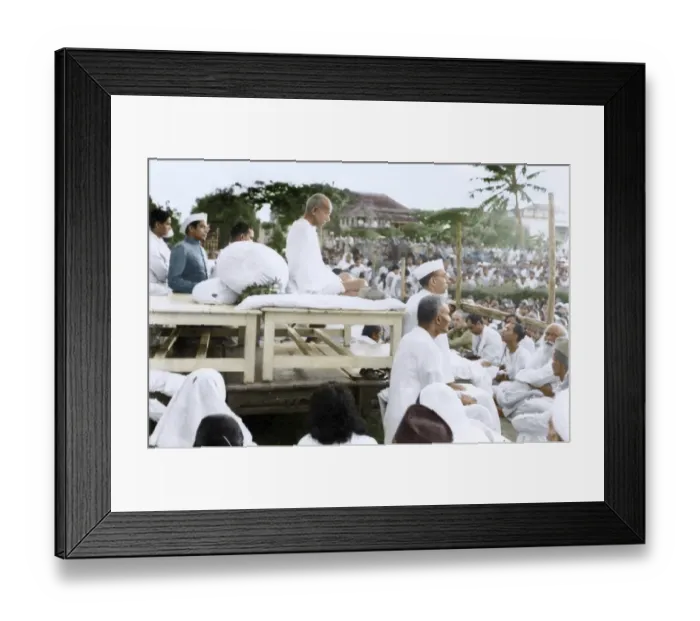 Framed Print : Mahatma Gandhi during prayer meeting, Mumbai, Maharashtra, India, Asia, 1945, Asia