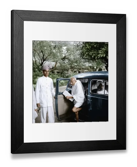 Framed Print : Mahatma Gandhi alighting car for meeting Muhammad Ali Jinnah, Mumbai, Maharashtra, India, Asia, September 9, 1944, Asia