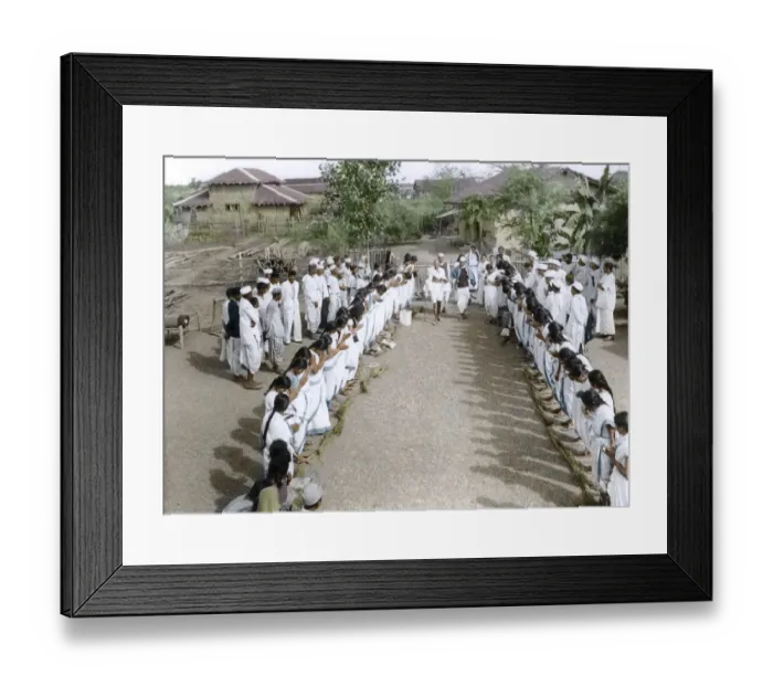 Framed Print : Mahatma Gandhi with Jamnalal Bajaj Mahila Ashram students, Wardha, Maharashtra, India, Asia, 1941, Asia Framed Print : Mahatma Gandhi with Jamnalal Bajaj Mahila Ashram students, Wardha, Maharashtra, India, Asia, 1941, Asia