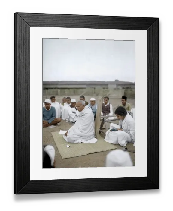 Framed Print : Mahatma Gandhi speaking to Sarvodaya workers, Wardha, Maharashtra, India, Asia, 1939, Asia
