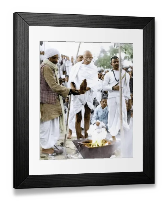 Framed Print : Mahatma Gandhi performing havan fire ceremony of laying stone, Allahabad, India, Asia, November 19, 1939, Asia