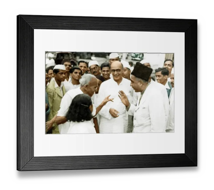 Framed Print : Mahatma Gandhi in discussion, Centre Mahadev Desai, Wardha, Maharashtra, India, Asia, 1935, Asia