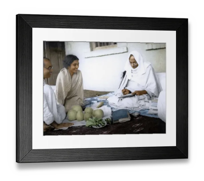 Framed Print : Pyarelal Nayyar and Sushila Nayar laughing with Mahatma Gandhi, India, Asia, October 1938, Asia Framed Print : Pyarelal Nayyar and Sushila Nayar laughing with Mahatma Gandhi, India, Asia, October 1938, Asia