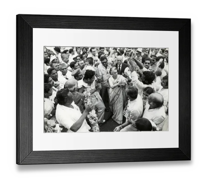 Framed Print : Indira Gandhi surrounded by supporters, India, Asia, 1970s, Asia Framed Print : Indira Gandhi surrounded by supporters, India, Asia, 1970s, Asia