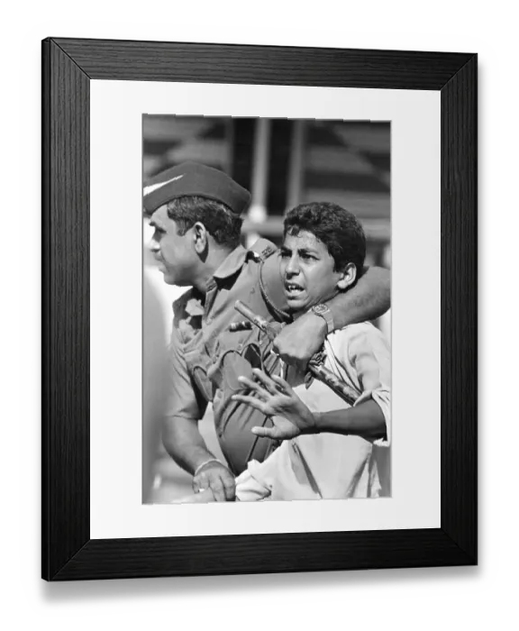 Framed Print : Police with arrested boy, Mumbai, Maharashtra, India, Asia, 1900s, Asia
