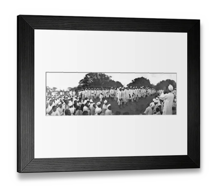 Framed Print : The mass raid of a salt depot in Gujarat, India, Asia, May 21, 1930, Asia
