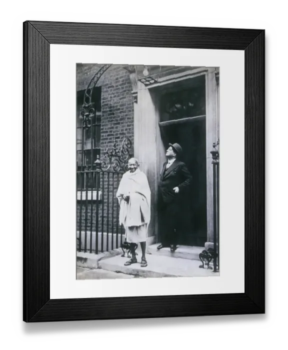 Framed Print : Mahatma Gandhi leaving 10 downing street in london, 1931 Framed Print : Mahatma Gandhi leaving 10 downing street in london, 1931