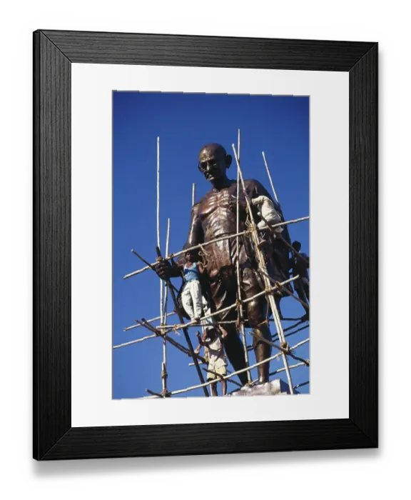 Framed Print : Renovation of Mahatma Gandhi statue, India, Asia