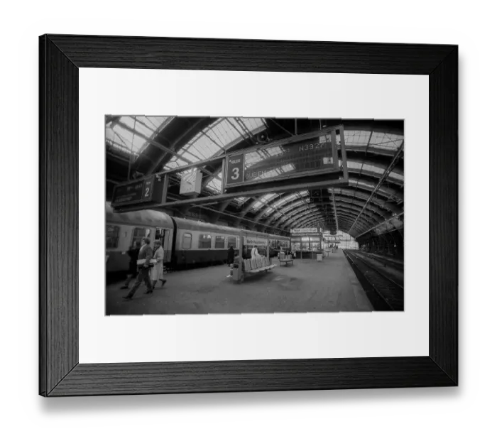Framed Print : Germany, Berlin, 02.02.1992, Travellers at the main station (Ostbahnhof), Europe