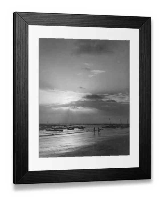 Framed Print : s uns et at Juhu beach, Bombay Mumbai, Maharas htra, India 1940's