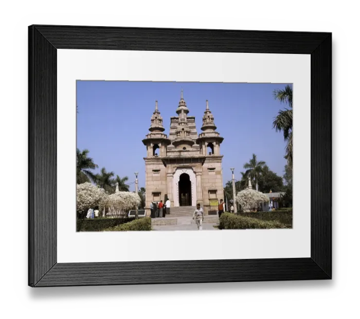 Framed Print : Mulagandhakuty Vihara is a modern Buddhist temple built by the Mahabodhi society in 1931 Sarnath, Uttar Pradesh, India, Asia