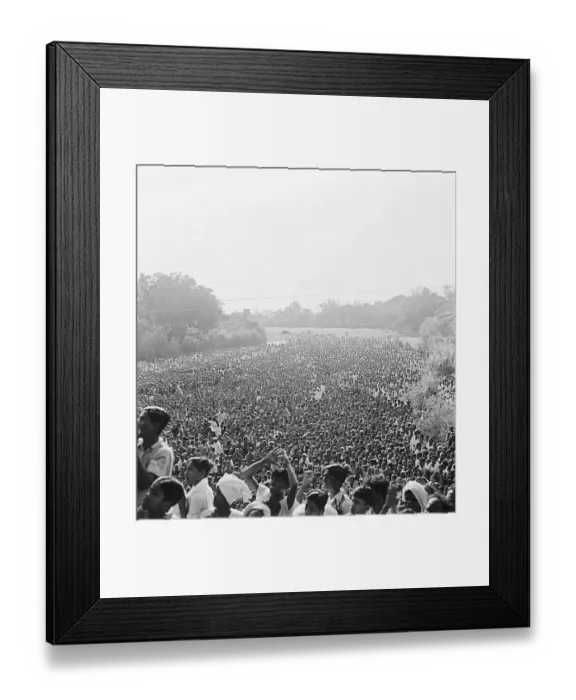 Framed Print : Crowds of people wish to meet Mahatma Gandhi at Madras, 1946