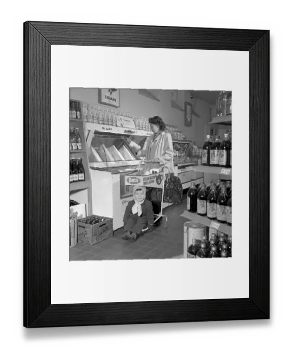 Framed Print : Shopping in the 19502. A woman shops in a self service store. Both the idea of self service and the shopping trolley came from America and aimed to encrease sales Framed Print : Shopping in the 19502. A woman shops in a self service store. Both the idea of self service and the shopping trolley came from America and aimed to encrease sales